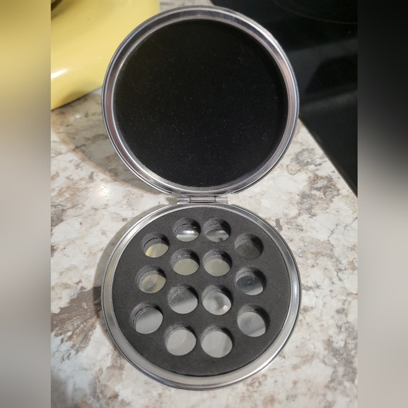 Silver Compact Pop Holder - Picture 2 of 2